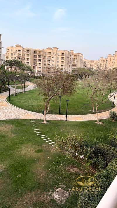 Apartment 211 m for sale in Madinaty B1 next to services, Metro Market and Medical Center, Ultra Super Lux finishing (first occupancy)