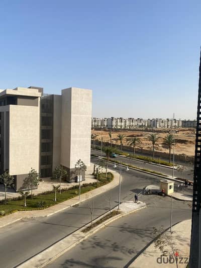  Excellent rental opportunity in Madinaty – B15  A legal apartment in a prime location with a spacious 131 square meters, featuring high-quality f