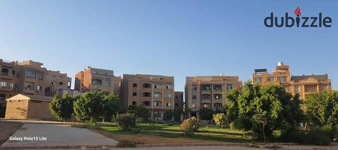 شقة للبيع في المستثمرين الجنوبية – القاهرة الجديدة   الموقع: المستثمرين الجنوبية – عائلي 3، القاهرة الجديدة  قريبة من محور محمد نجيب