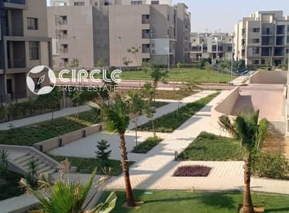 شقة ١٤٦م مفروشة بالكامل فيو رائع ٣ غرف نوم للبيع في فيفث سكوير المراسم التجمع الخامس Fifth Square Al Marasem 5th Settlement New Cairo