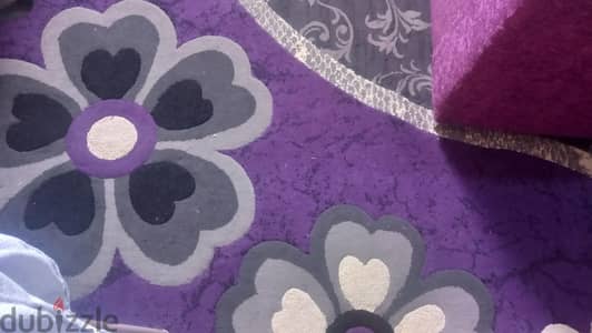 سجاد مترين ونص بثلاث امتار الكميه ٢ ومعاهم مشايه متر بثلاث امتار