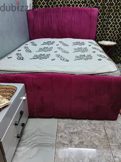 سرير و تسرحه
