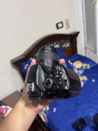 كاميرا Nikon d5200 شاتر قليل مستخدمتش غير كام مره