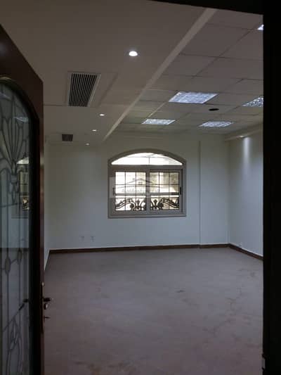 For rent: Licensed administrative office or space in the district, fully air-conditioned, 220 sq m.
