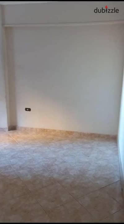 For residential rent (unfurnished) in the Sporting area, near the tram, 80 meters