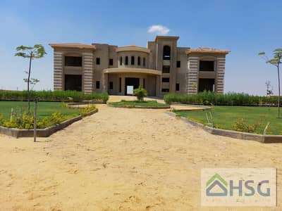For sale, a palace in a prime location, 3000 m in the Green Belt in Sheikh Zayed City.