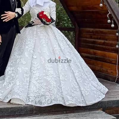 فستان زفاف هاند ميد معاه الطرحه والتاج