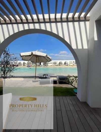 With a direct view of the sea and lagoon, you will immediately receive a fully finished beachfront cabin with air conditioning from Hacienda West.