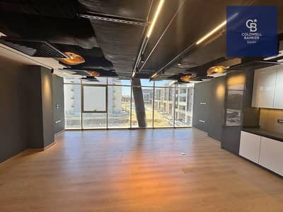 Immediate occupancy with a 10% down payment. Administrative office in a prime location with a sea view in District 5, in the heart of New Cairo.