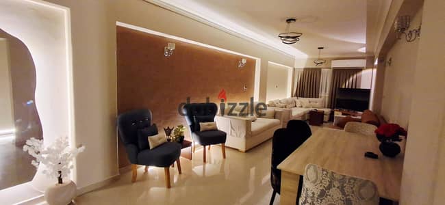 شقه مودرن للايجار مفروش بالشيخ زايد الحى الثامن فرش راقى ومكيفه بالكامل