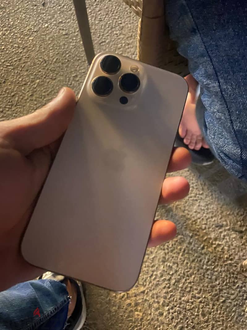 iPhone 16 pro max 1