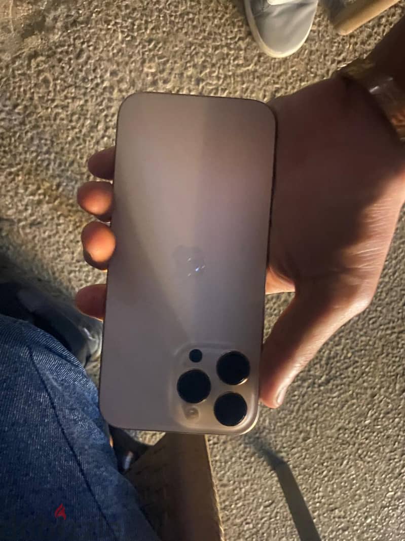 iPhone 16 pro max 3