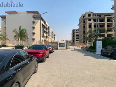 شقه للبيع ١٤٥ متر ٣ غرف نوم بكمبوند ازاد امام الجامعه الامريكيه