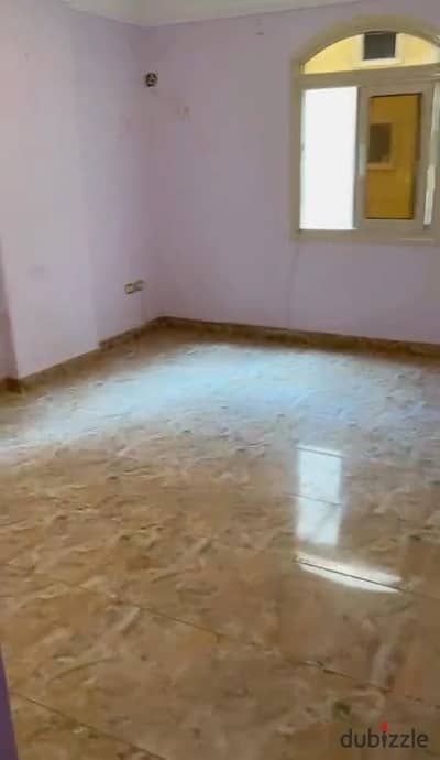 Apartment for sale in Zahraa El Maadi, near Strip MallArea: 150 sq mConsists of 3 bedrooms (including a living room), reception, kitchen, and 2 bathro