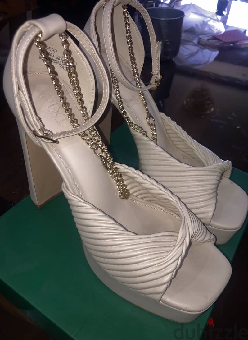 Beige heels 3
