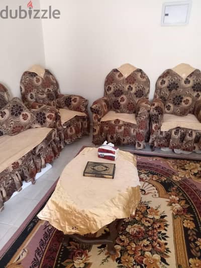 انتريه ٤ كراسي وكنبه كبيره خشب زان بالفرش