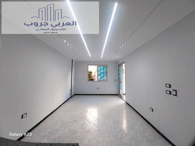 شقه في كيلو 21شاطئ النخيل بجوار الخدمات موقع ممتاز جدا شامل الخدمات