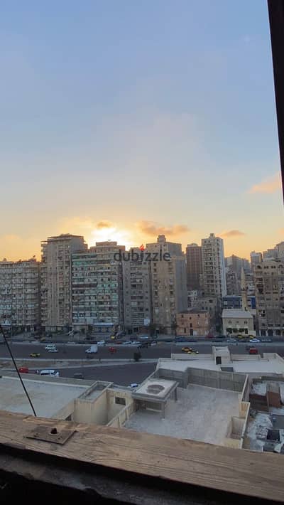 ٢٥٠م منزل للبيع على خالد ابن الوليد مكون من ٣ اداوار خالي من السكان