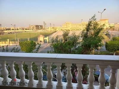 شقه للبيع الحي التالت الشيخ زايد امام نادي الشيخ زايد  3 غرف نوم  2 حمام  مساحه 230 متر .  دور تاني بدون اسانسير