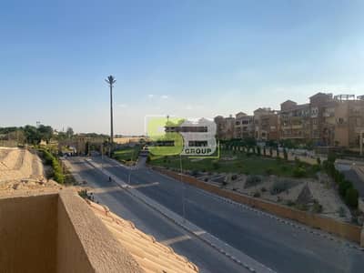 Apartment with Private Roof & 4-Year Payment Plan Near the Gate - Sheikh Zayed