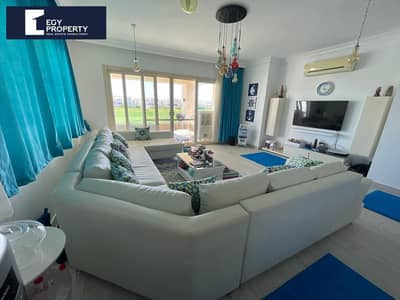 شاليه للبيع في هاسيندا باي الساحل الشمالي متشطب بالكامل بالفرش يطل علي الجولف