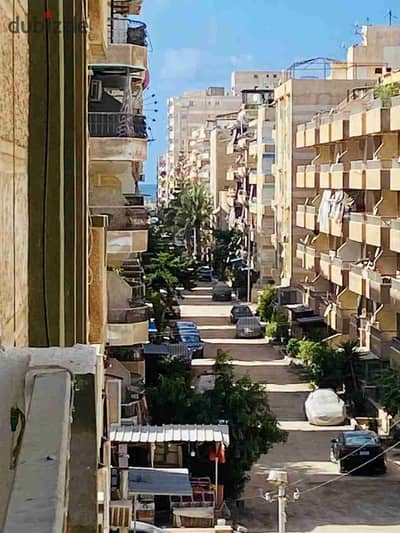 شقه  في الإسكندرية العجمي شاطئ النخيل خطوات من البحر في قلب الاسواق التجاريه تشطيب التـــــــــــرا لوكس