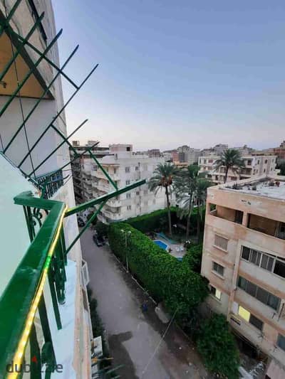 شقه(3نوم )للبيع في الإسكندرية شاطئ النخيل  خطوات من البحر تشطيب الترا لوكس
