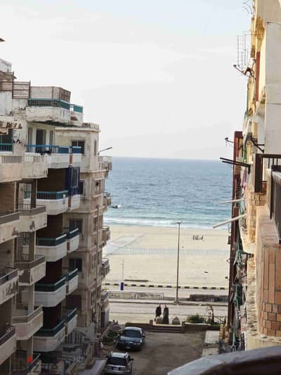 شقه سادس عماره من البحر  للبيع في الإسكندرية شاطئ النخيل تشطيب التـــــــــــرا لوكس