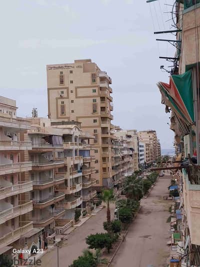 شقه في الإسكندرية شاطئ النخيل دقيقه البحر بجوار دار الدفاع الجوي في قلب الاسواق التجاريه