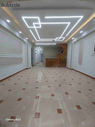 شقه ارضي(على شارع 2)في الإسكندرية شاطئ النخيل 3نوم تاني شارع من الرئيسي بجوار البحر