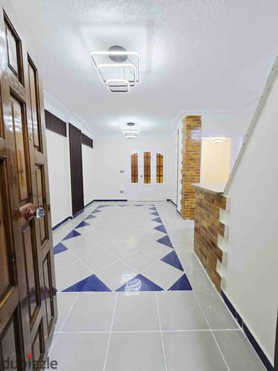 شقه في الإسكندرية شاطئ النخيل  بجوار شارع الرئيسي موقع سكني ممتاز شامل الخدمات