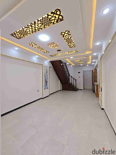 Apartment on the roof 200m for sale in Alexandria, Al-Nakheil Beach, Al-Ajami, just a few steps from the sea. Excellent location, all services included, finishing.