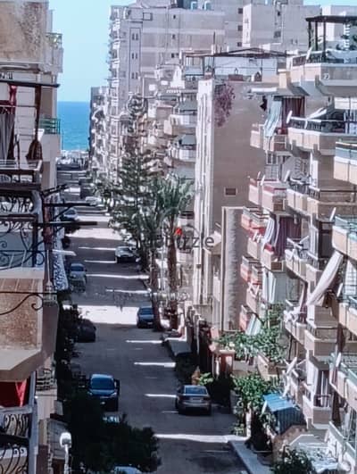 شقه بالروف  في اسكندرية العجمي شاطئ النخيل خطوات قليلة من البحر وفي قلب الأسواق التجارية