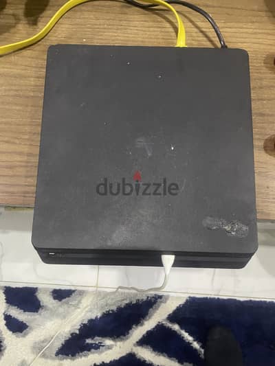 Ps4 slim 1Tb استعمال نضيف جدا الجهاز مافيهوش اي عيب