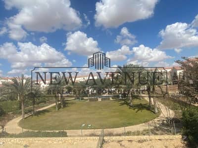 اقل من سعر السوق فيلا  4 غرف جاهزة للاستلم  تشطيب  في احسن موقع علي اكبر جنينة في Divina gardens