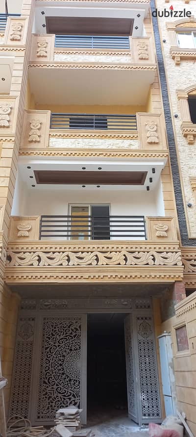 120 square meter red brick apartment side view excellent location near the club and the mall