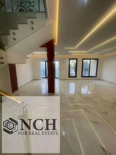تاون هاوس نصف مفروش للإيجار في فيليت | 275 متر | حديقة 150 متر