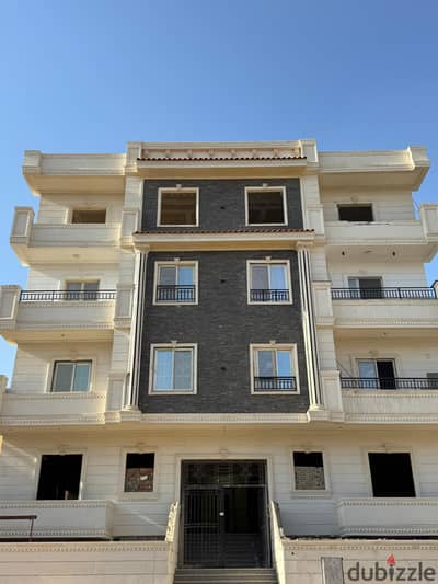 شقة أرضي بحديقة للبيع في حي الفيروز 1st Touristic Area, 6th of October السياحية الأولى – 6 أكتوبر   استلام فوري - موقع مميز جدًا بجوار مول العرب