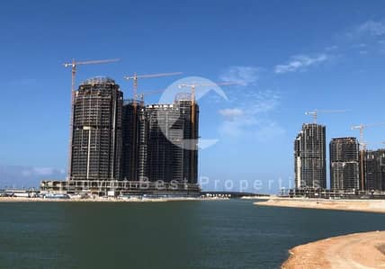 شقة بإطلالة كاملة على البحر في ابراج العالمين سيتى ايدج | إعادة بيع مميز مع إمكانية التقسيط