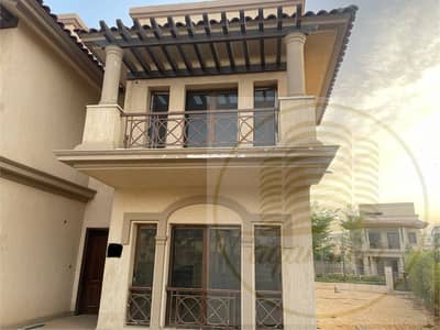 فيلا للبيع فى مدينتى كاش بإطلالة رائعة وأكبر مساحة فى مراحل فيلات الفور سيزون  موقع مميز جدا واطلالة رائعة