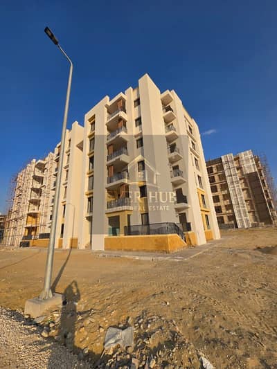 Apartment 140m² in Plus Gate Compound, opposite Cairo Gate, Emaar and Village West Zayed. Immediate delivery, finished, 3 bedrooms.