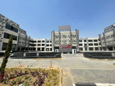 محل 32م بيع استلام فوري في ايجيل بلازا جانب الجامعه الروسيه ومستشفي بدر وامام اسكان المخابرات  اكبر ميجا مول في مدينه بدر