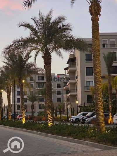 شقة للبيع جاهزة للسكن و متشطبة بالتكييفات فى كمبوند Village West - الشيخ زايد جوار اعمار- كايرو جيت وخلف رويال سيتى و قرب بيفرلي هيلز