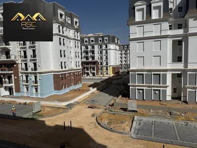 اقل سعر شقة سكاي روف للبيع في ماونتن فيو آي سيتي أكتوبر - مرحلة MV Park The Lake - استلام فورى - فيو نافورة ولاندسكيب - موقع مميز - رووف خاص 70 متر . .