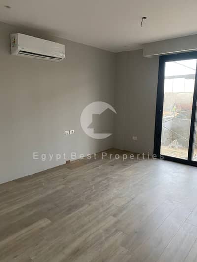 شقه 3 غرف بتشطيب فاخر بالتكييفات بدون مقدم و تقسيط على 10 سنين لفتره محدوده من اورا في زيد | قلب الشيخ زايد