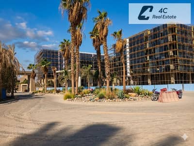 مكتب إداري للبيع بأقل من سعر السوق، استلا فورى فيو لاند سكيب  في موقع متميز للغاية في Eastmain القاهرة الجديدة.