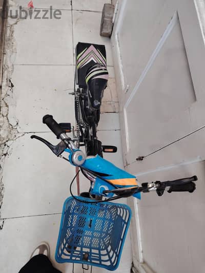 عجلة مقاس ١٦