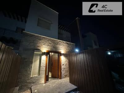 First-used townhouse for sale in Hyde Park, ultra-super-luxurious finishing with air conditioning and smart system, at the lowest price on the market,