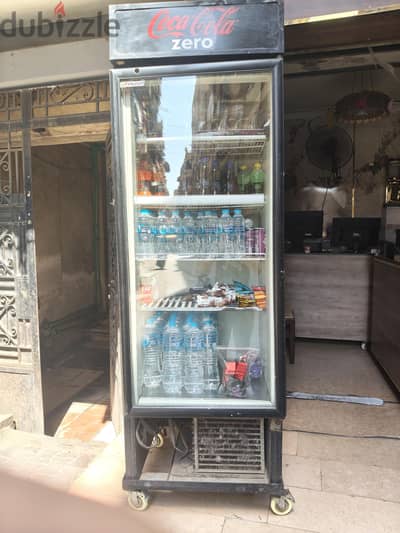 ثلاجة عرض