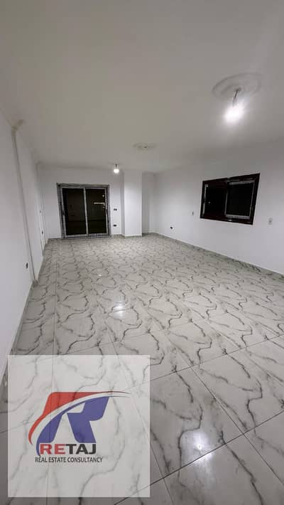شقة اول سكن للإيجار 260 متر في برج حديث بمحور شينزو آبي مدينه نصر.